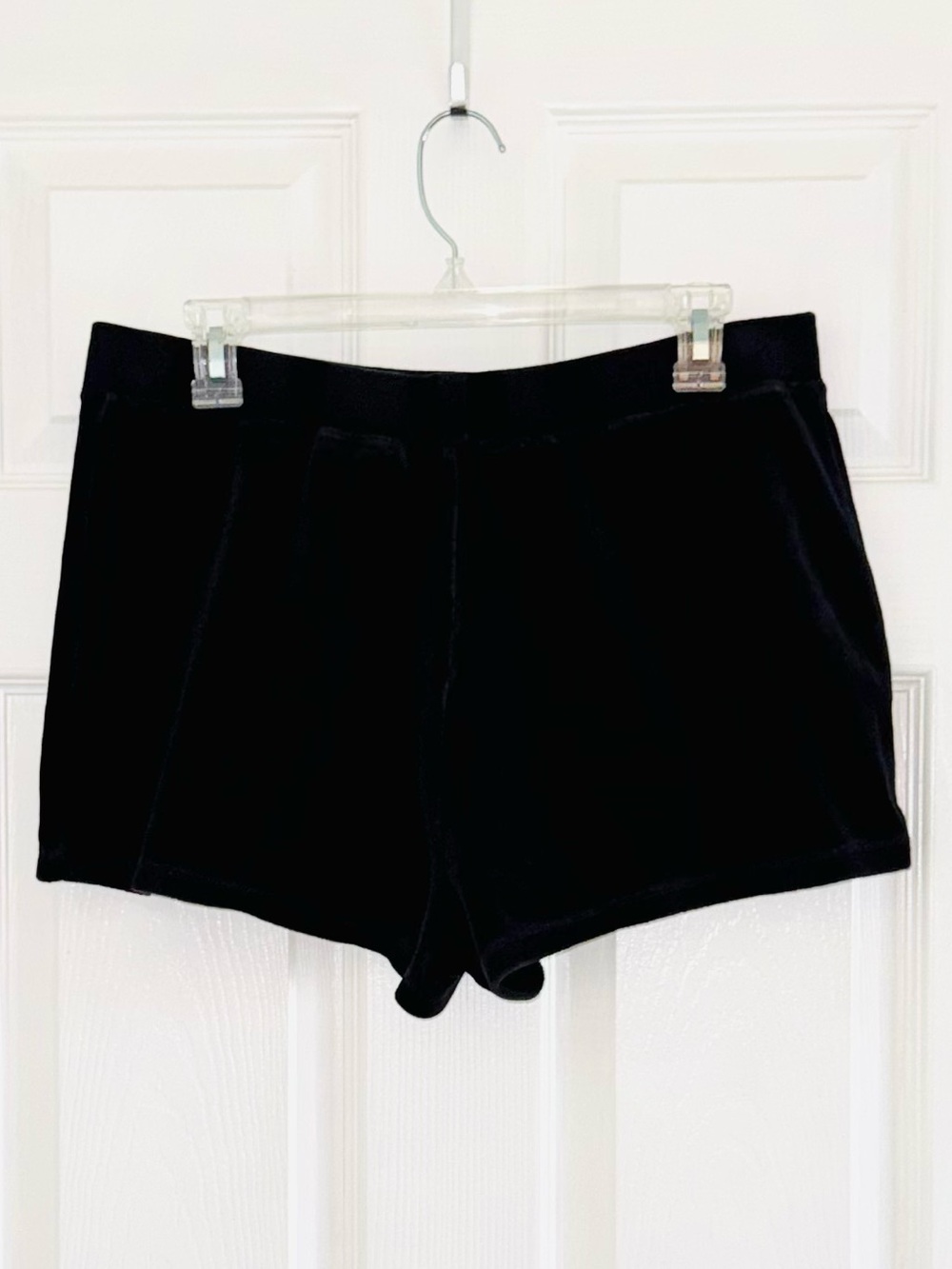 Women’s Q&A Black Velour Lounge/Athletic Shorts Size L
